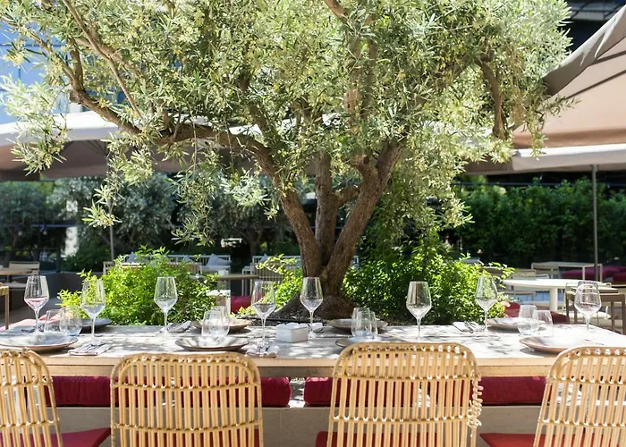Aravaca Village Hotel